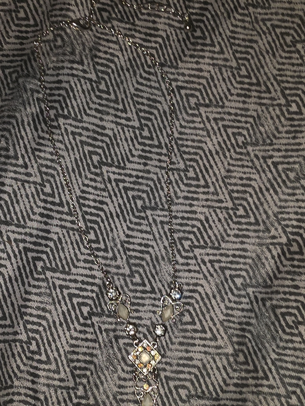 Silver-Tone Crystal Pendant Necklace - Elegant Women Jewelry